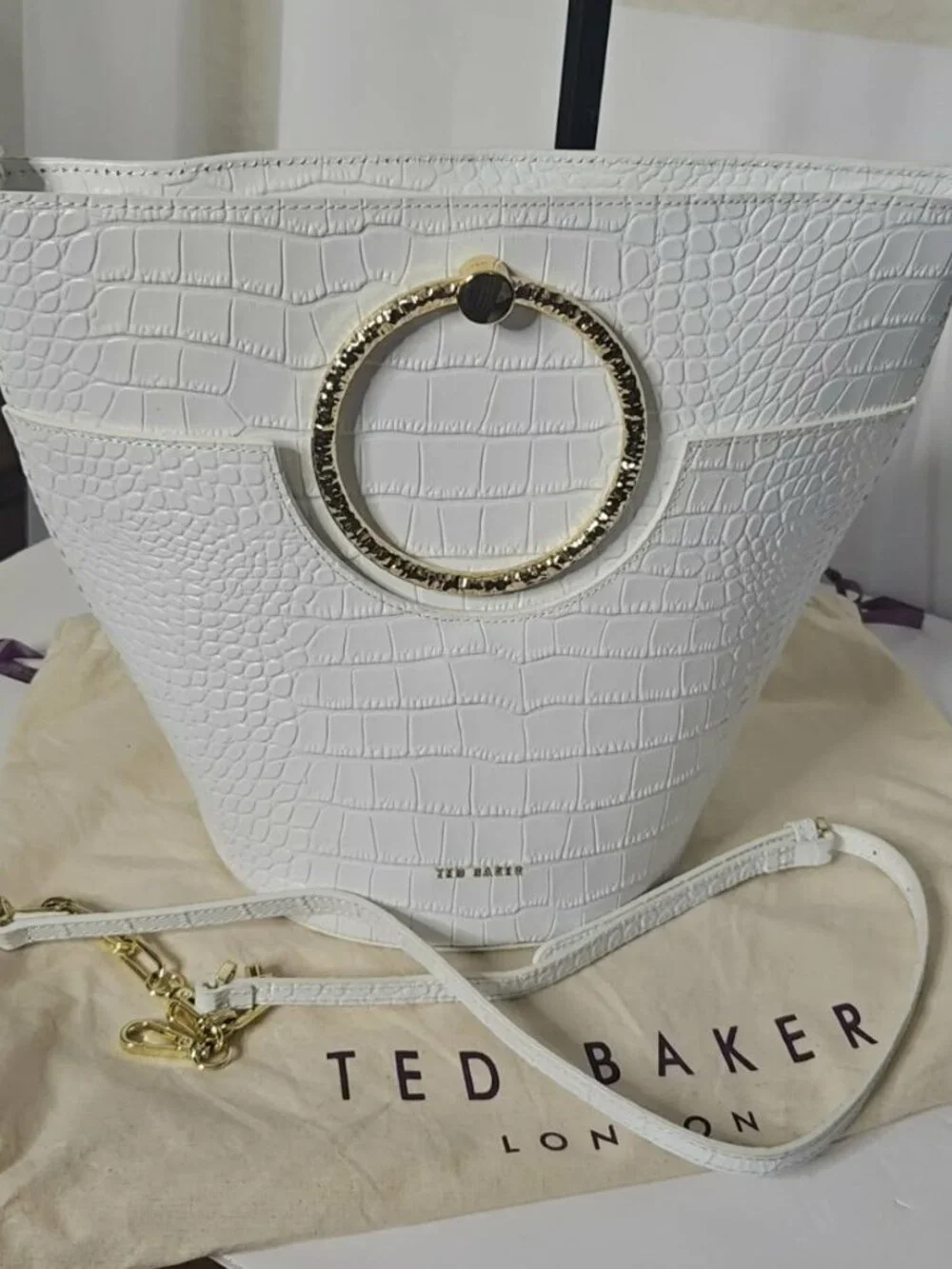 NWOT Ted Baker Maisee White Croc Embossed Bucket Bag with Gold O-Ring Handle